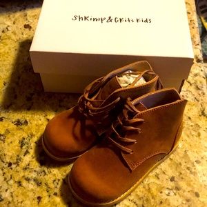 NEW Shrimp & Grits boys boots size 10.